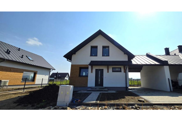 Nowy Sącz, Dom do wykończenia na przedmieściach Nowego Sącza