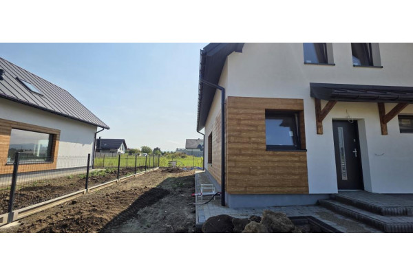 Nowy Sącz, Dom do wykończenia na przedmieściach Nowego Sącza