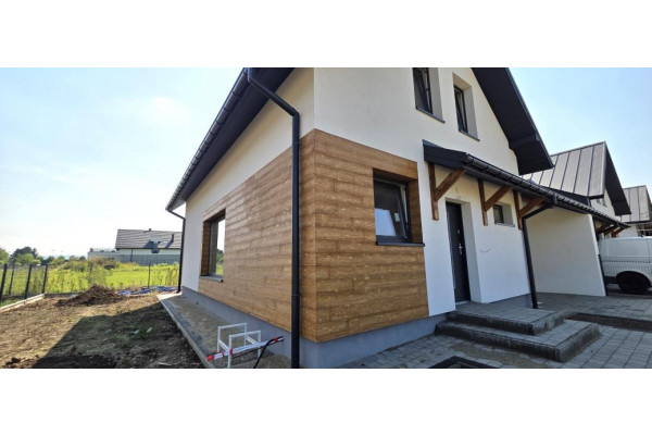 Nowy Sącz, Dom do wykończenia na przedmieściach Nowego Sącza
